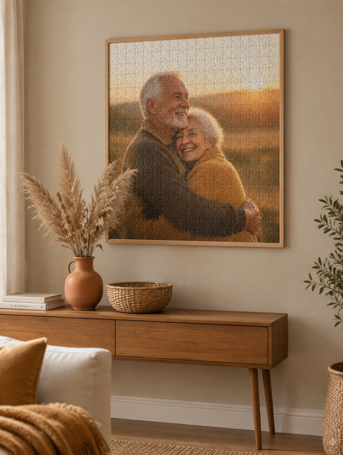 Puzzle photo personnalisé encadré, accroché au mur au-dessus d'une console en bois